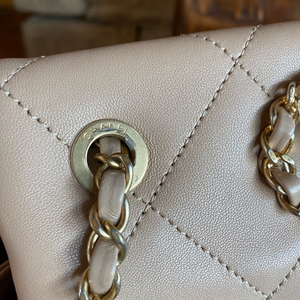 🦄 RARE Auth. Chanel 20P Med. center cutout flap - Picture 9 of 17